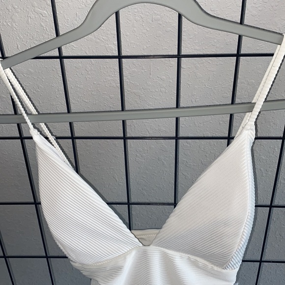 NWT H & M WHITE PADDED BATHING SUIT - Picture 2 of 5